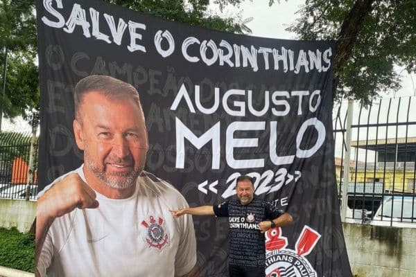 Augusto Melo em foto de divulgação de sua campanha a presidência do Corinthians.