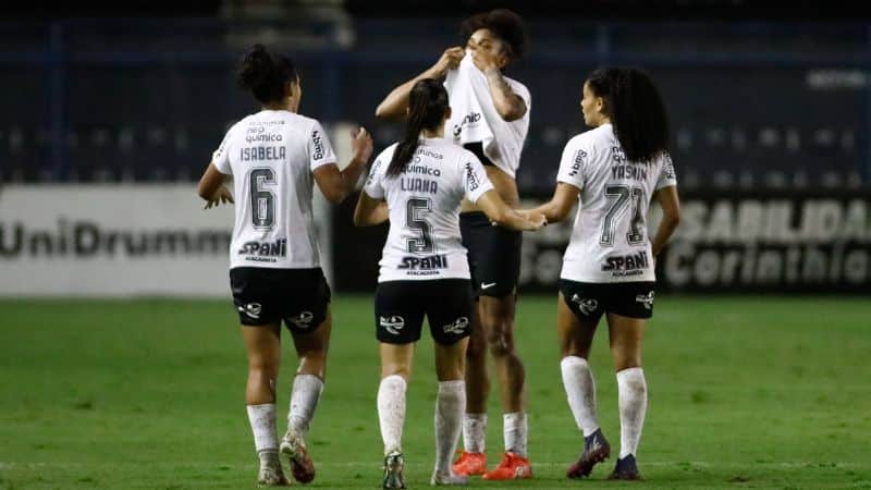 Jogadoras do futebol feminino do Corinthians se posicionam contra chegada de Cuca