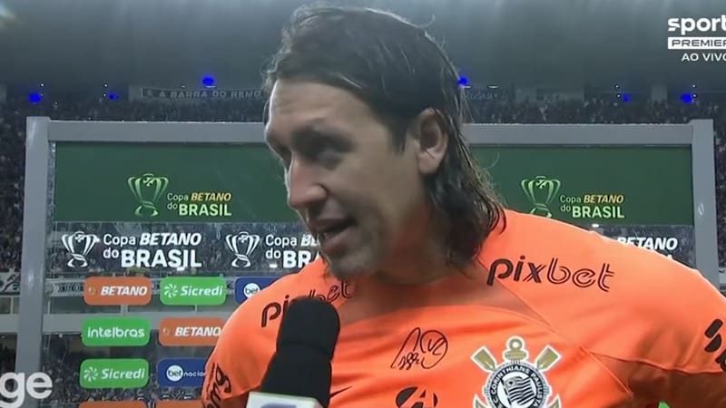 Cássio concedendo entrevista após derrota do Corinthians