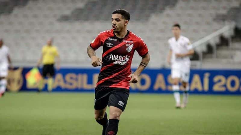 Terans, atleta do Athletico Paranaense, sendo especulado na equipe do Corinthians