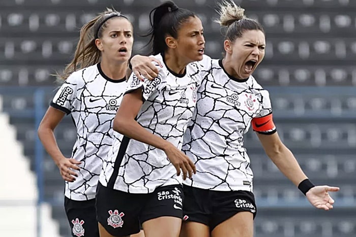 Brasileirão Feminino: como assistir Palmeiras x Corinthians online  gratuitamente - TV História