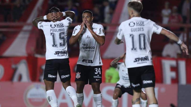 Corinthians empata diante do Argentinos Jrs e segue dependendo de si para classificar na Libertadores