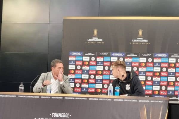 Vanderlei Luxemburgo e Róger Guedes em entrevista coletiva após derrota do Corinthians