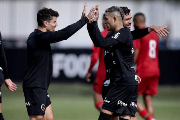 Corinthians vence Portuguesa em jogo treino