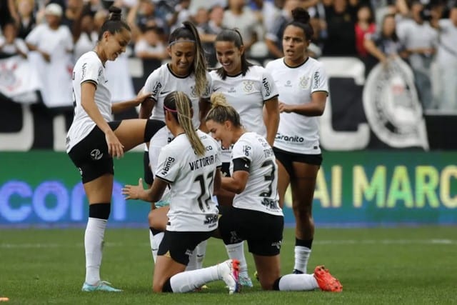 Bahia x Corinthians ao vivo nesta segunda-feira pelo Campeonato Brasileiro Feminino 2023.