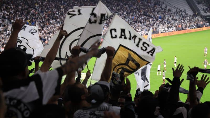 Corinthians: Medida que permitia bandeiras de mastro nos estádios é revogada