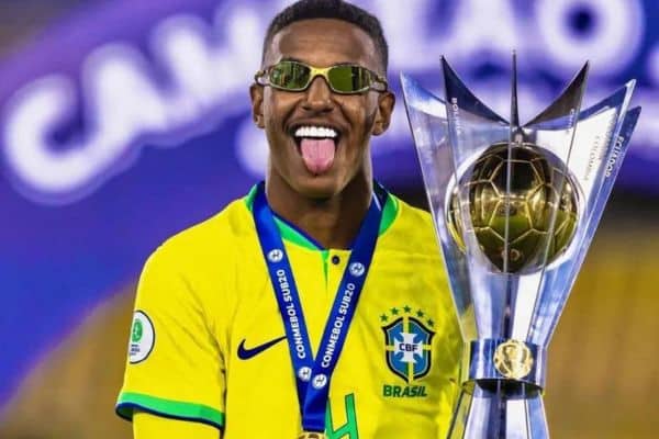 Zagueiro ex-Corinthians é indicado para prêmio Golden Boy
