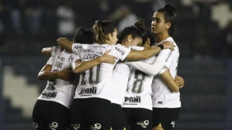 Corinthians joga bem e bate o Flamengo no Brasileirão Feminino