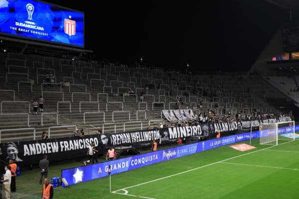 torcedores-do-corinthians-homenageiam-falecidos-em-acidente-na-fernao-dias