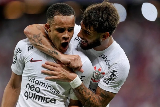 Confira onde assistir Corinthians x Grêmio ao vivo nesta segunda-feira pelo Brasileirão