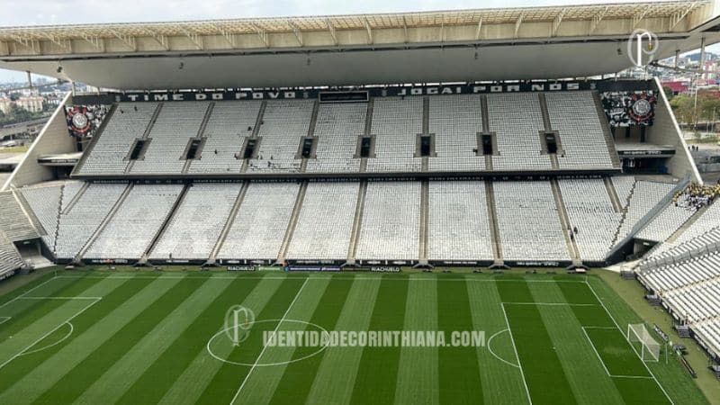 corinthians-faz-mosaico-em-homenagem-a-arthur-elias-em-final-do-brasileirao-feminino