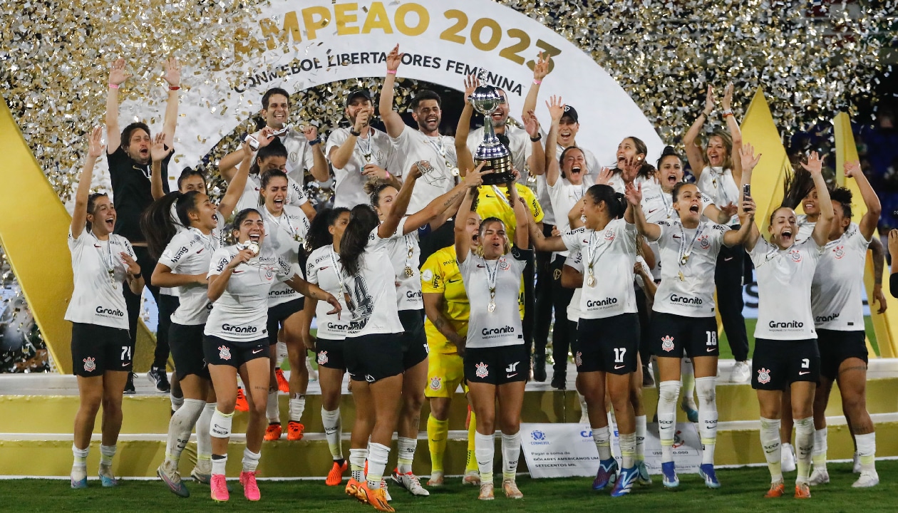 Corinthians feminino fica entre os 3 melhores times do mundo, em