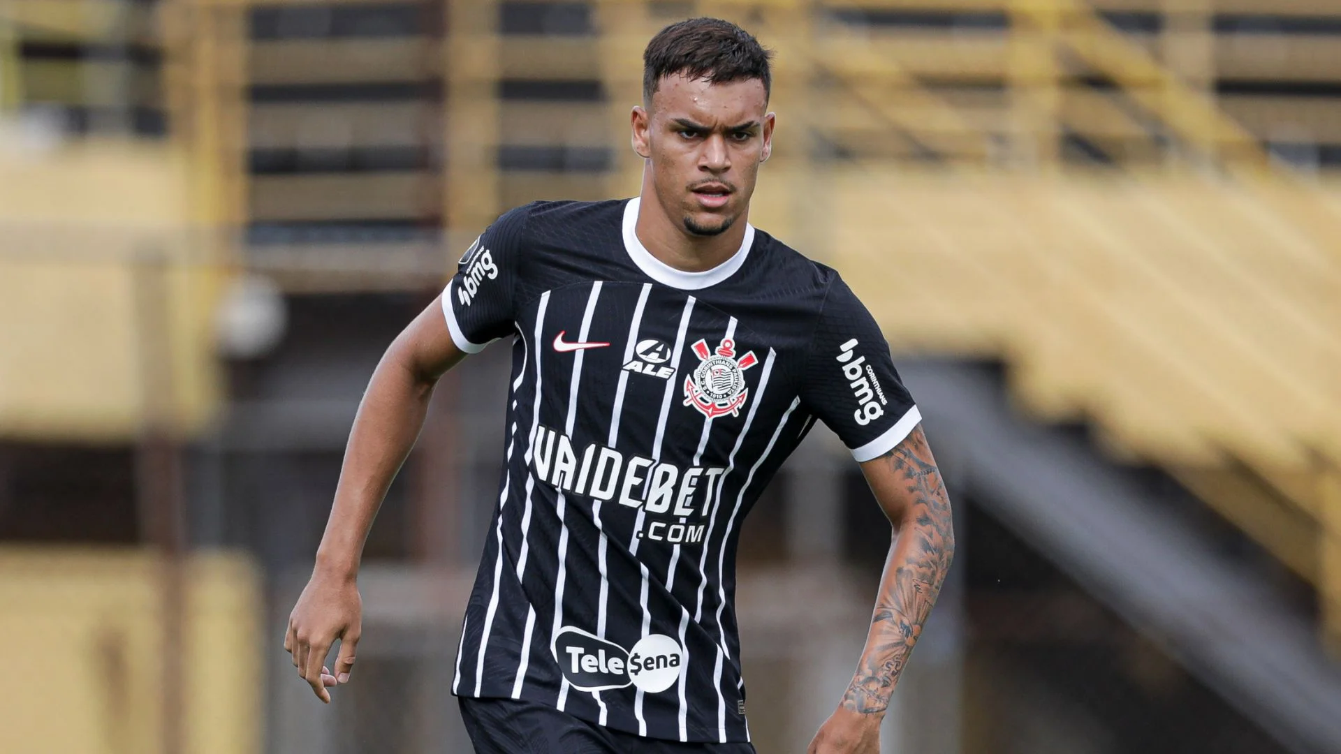 joao-pedro-tchoca-faz-estreia-como-profissional-do-corinthians-confira-postagem