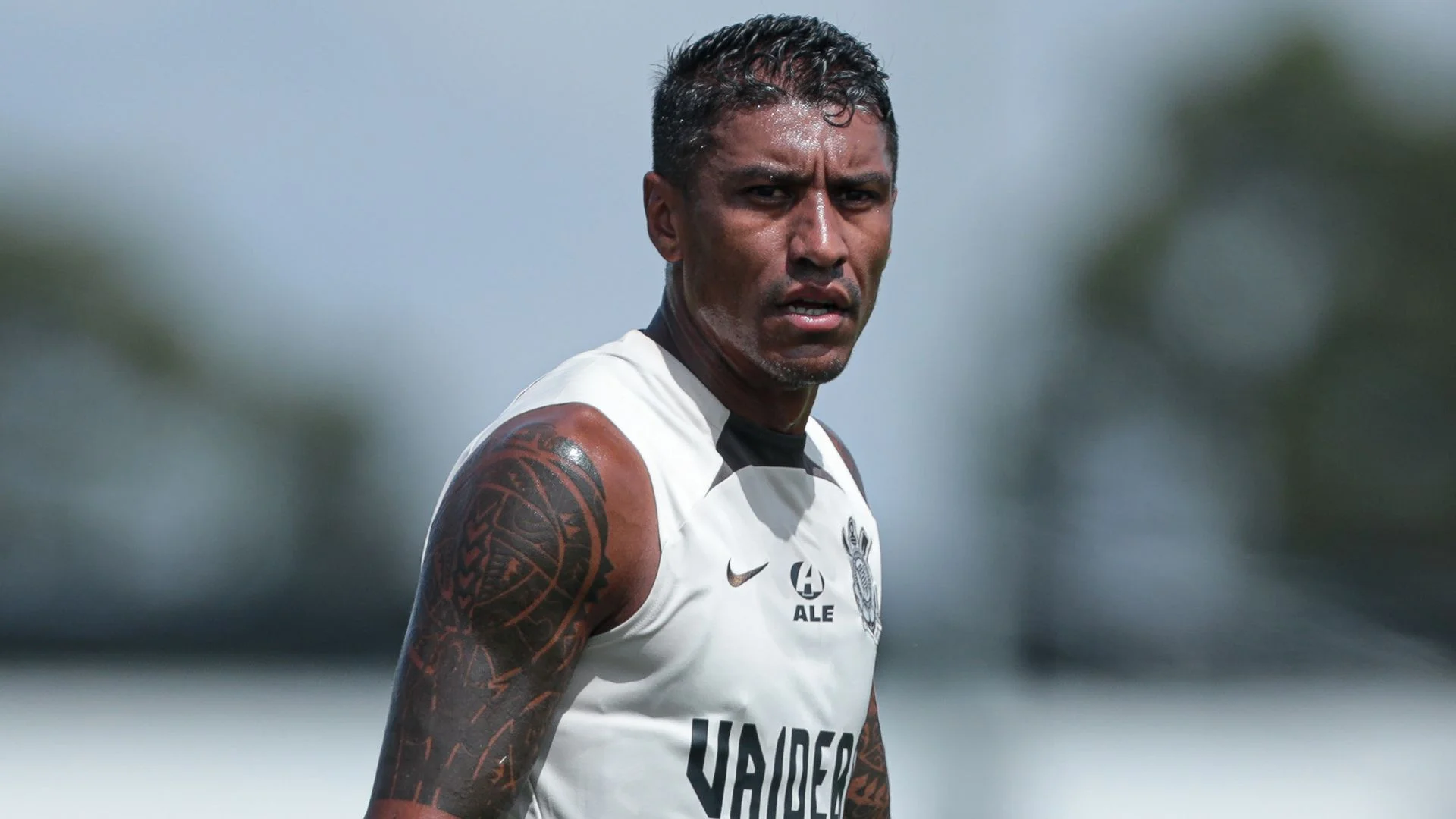 paulinho-fala-sobre-reducao-salarial-em-renovacao-com-o-corinthians