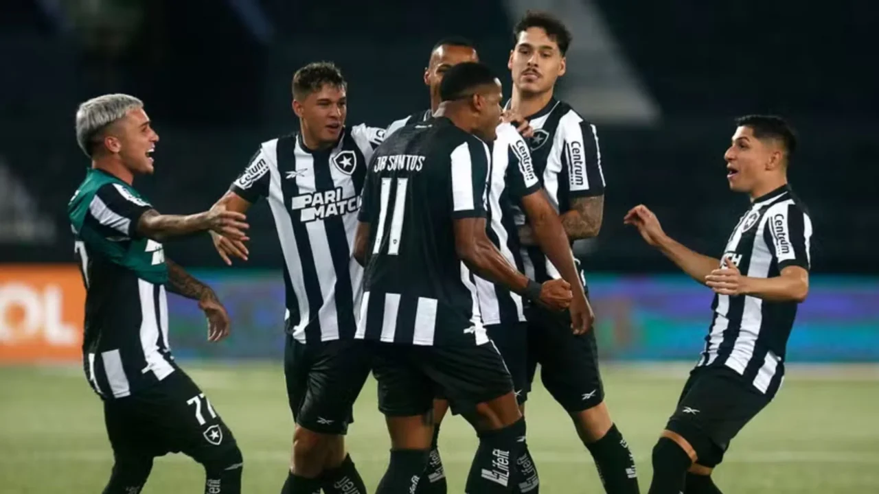 boa-sequencia-fora-e-presenca-no-g4:-veja-como-chega-o-botafogo-para-o-duelo-contra-o-corinthians