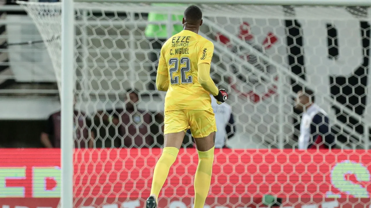 carlos-miguel-fala-sobre-sequencia-como-titular-do-corinthians