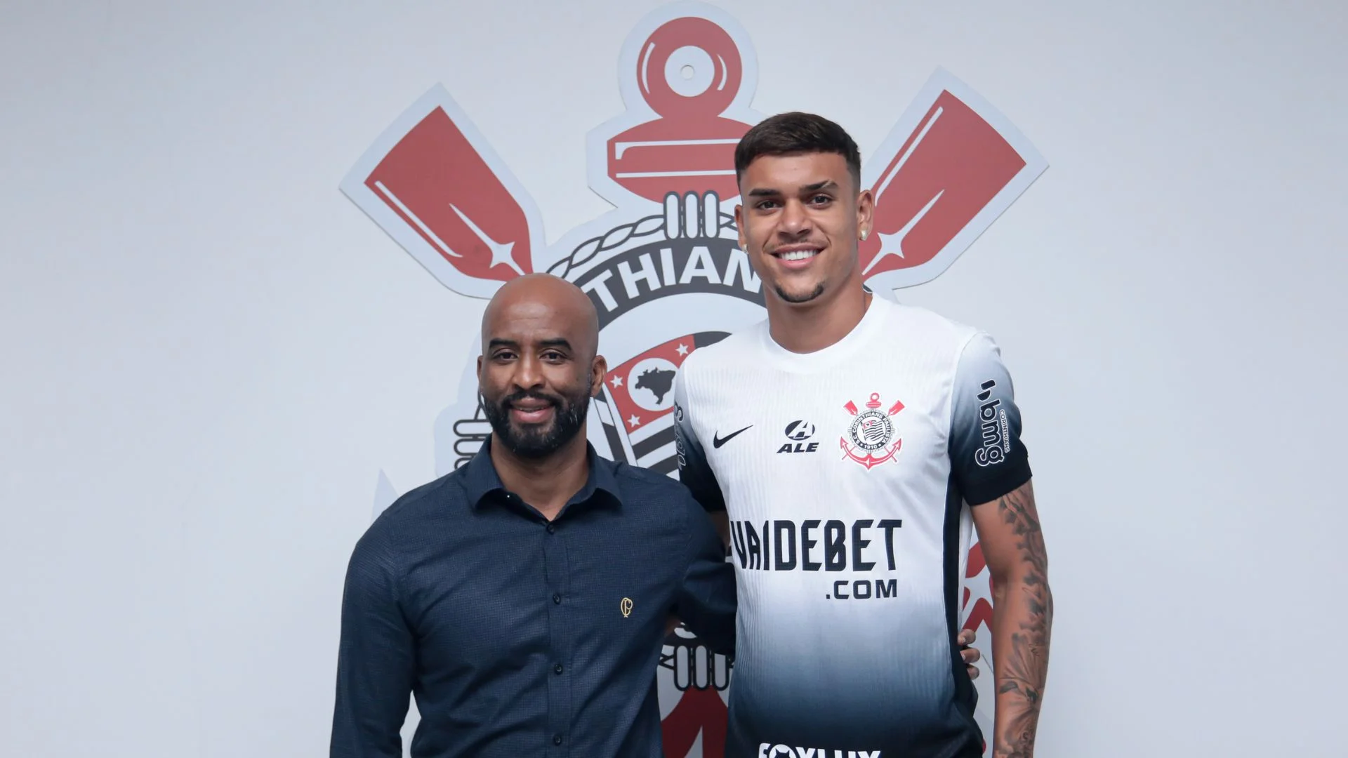 corinthians-anuncia-renovacao-de-contrato-de-joao-pedro-tchoca