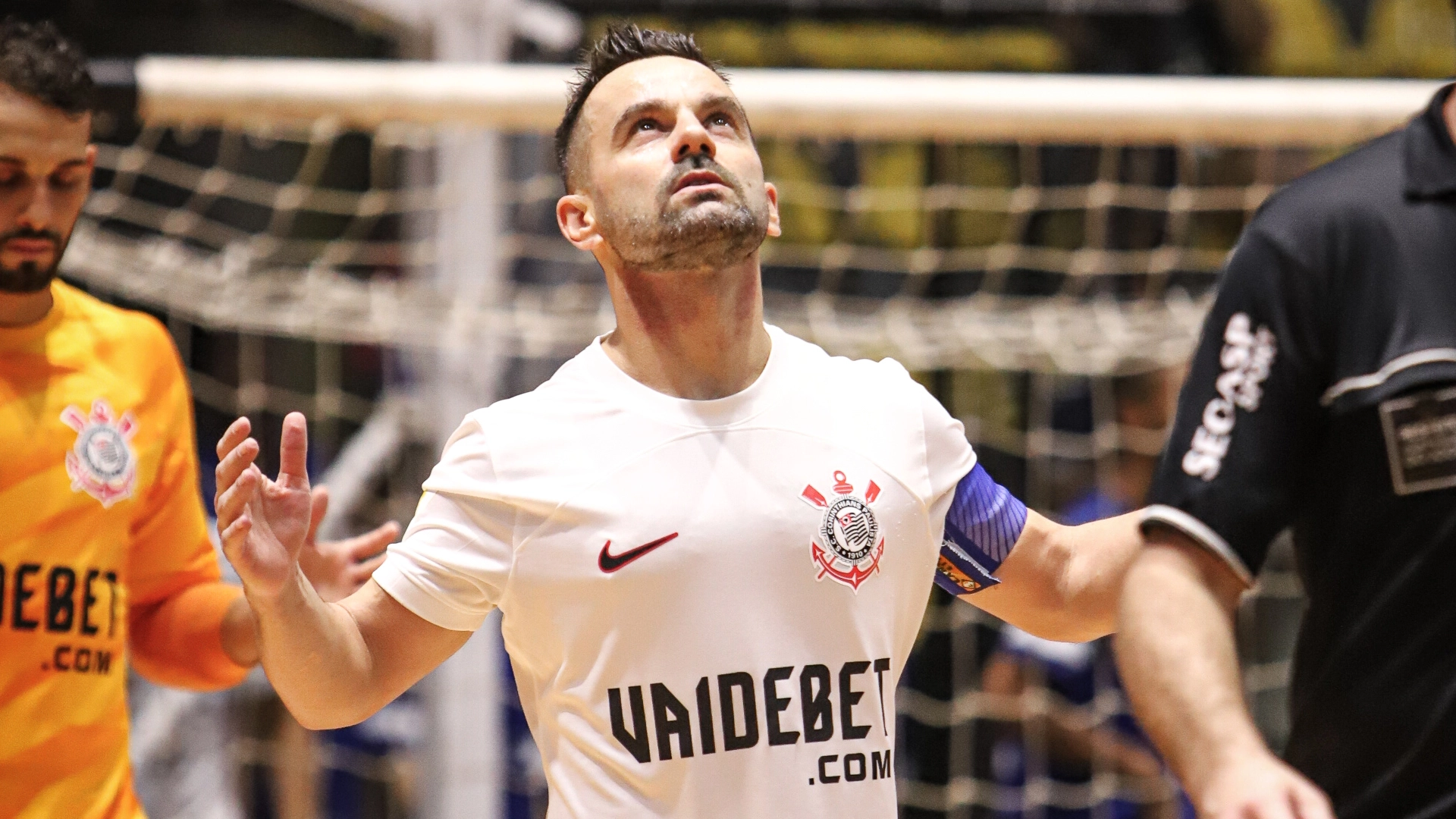 deives-pivo-do-time-de-futsal-do-corinthians-se-manifesta-sobre-as-enchentes-no-rio-grande-do-sul