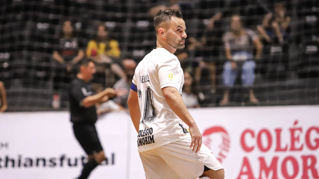 deives-reconhece-temporada-complicada-no-futsal-do-corinthians