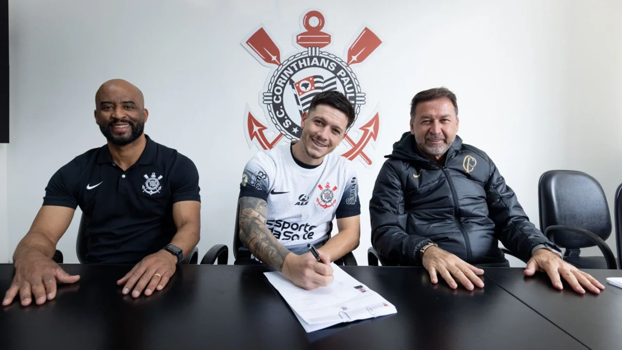 rodrigo-garro-renova-contrato-com-corinthians-e-recebe-aumento