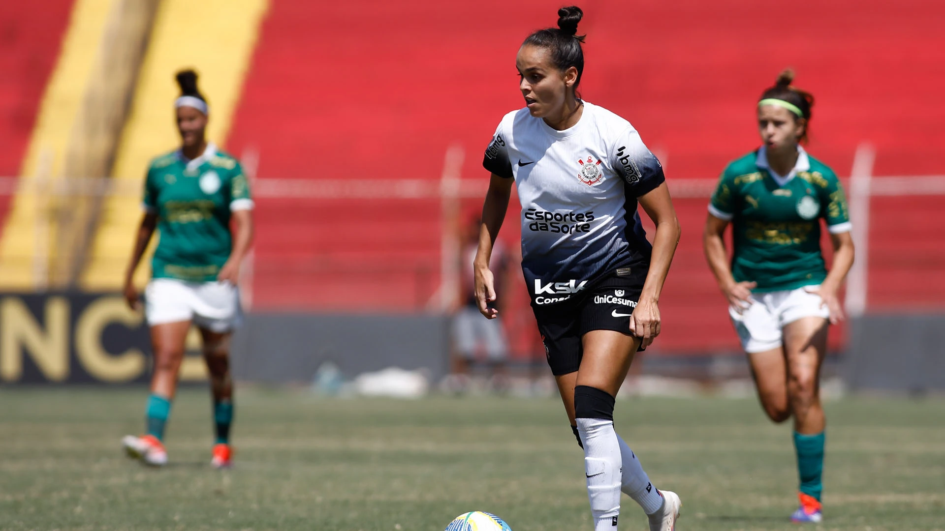 atacante-do-corinthians-gabi-portilho-e-indicada-a-bola-de-ouro