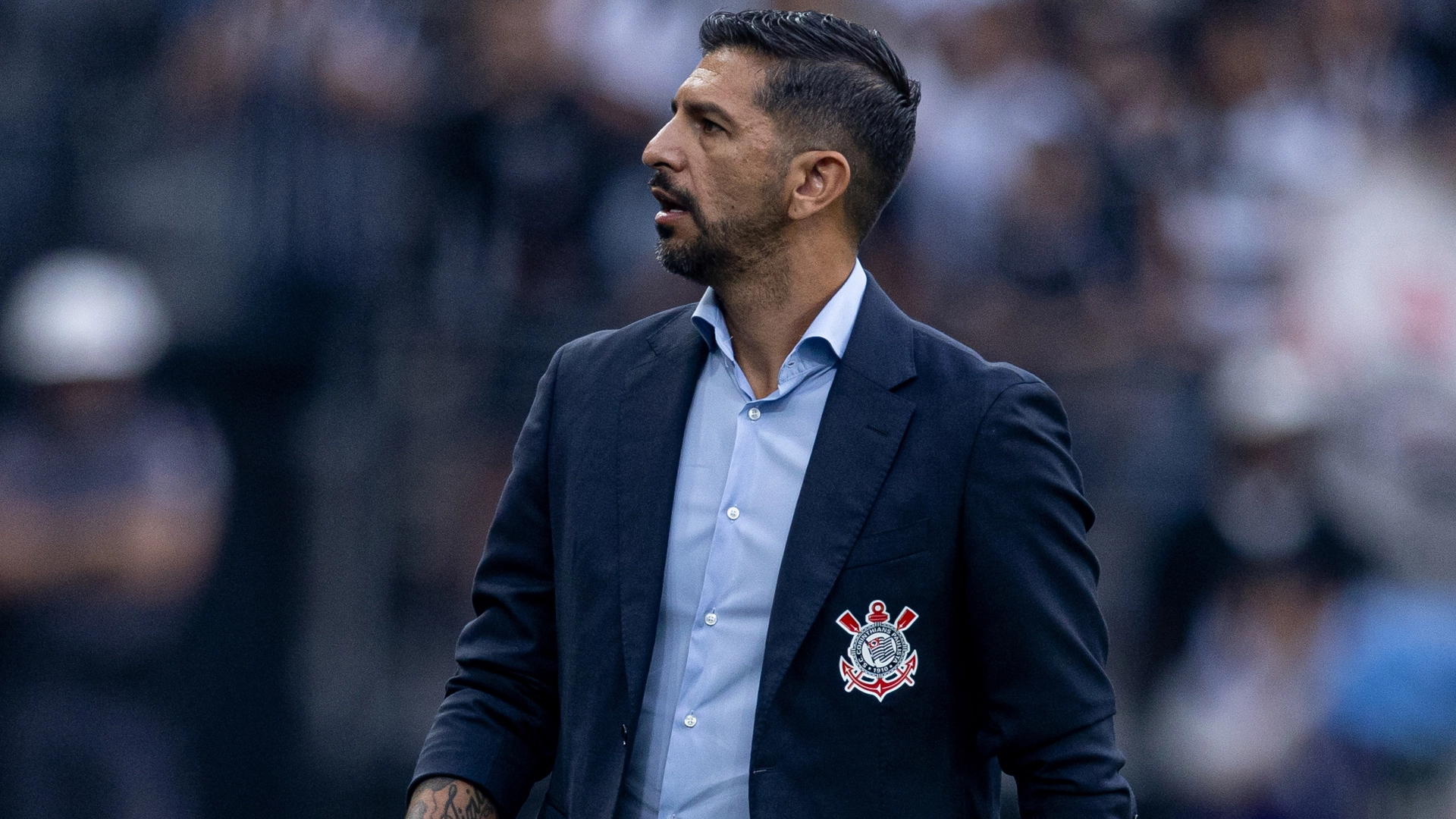 emiliano-diaz-exalta-melhora-no-elenco-do-corinthians-mas-mantem-os-pes-no-chao