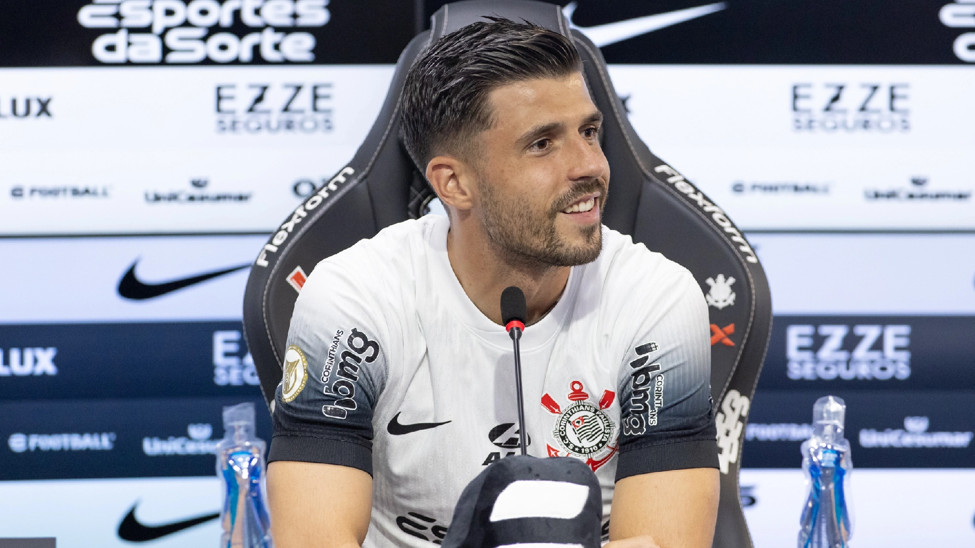 hector-hernandez-se-impressiona-com-a-estrutura-do-corinthians