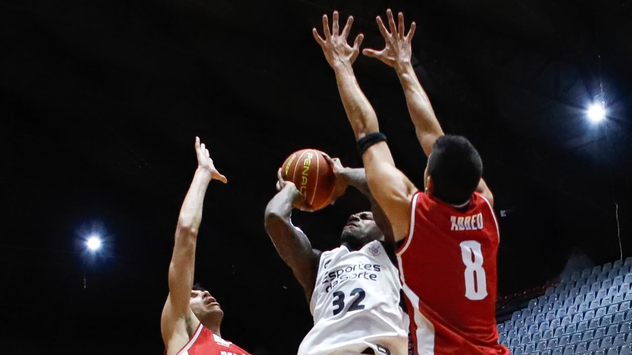 paulistao-de-basquete-corinthians-se-recupera-no-final-mas-ve-paulistano-sair-com-a-vitoria