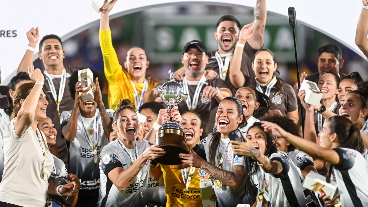 e-penta-corinthians-bate-santa-fe-e-conquista-o-titulo-da-libertadores-feminina