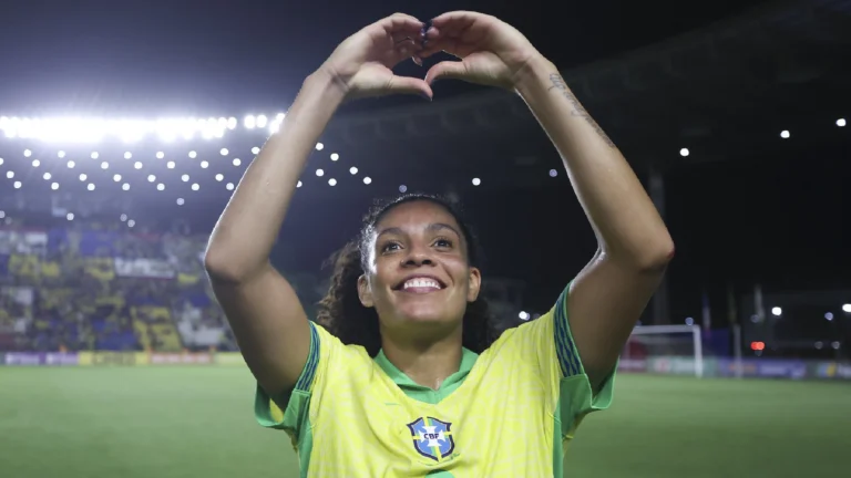 jogadoras-do-corinthians-marcam-presenca-em-amistoso-entre-brasil-e-colombia