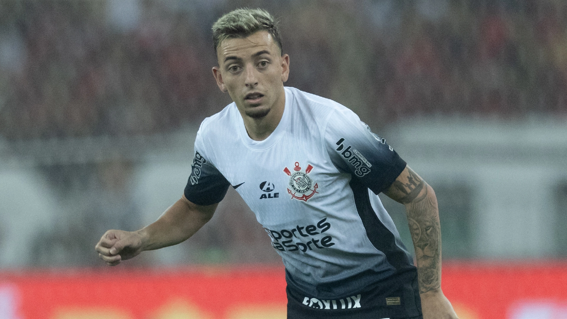 ryan-deixa-maracana-de-muletas-e-vira-preocupacao-para-o-corinthians