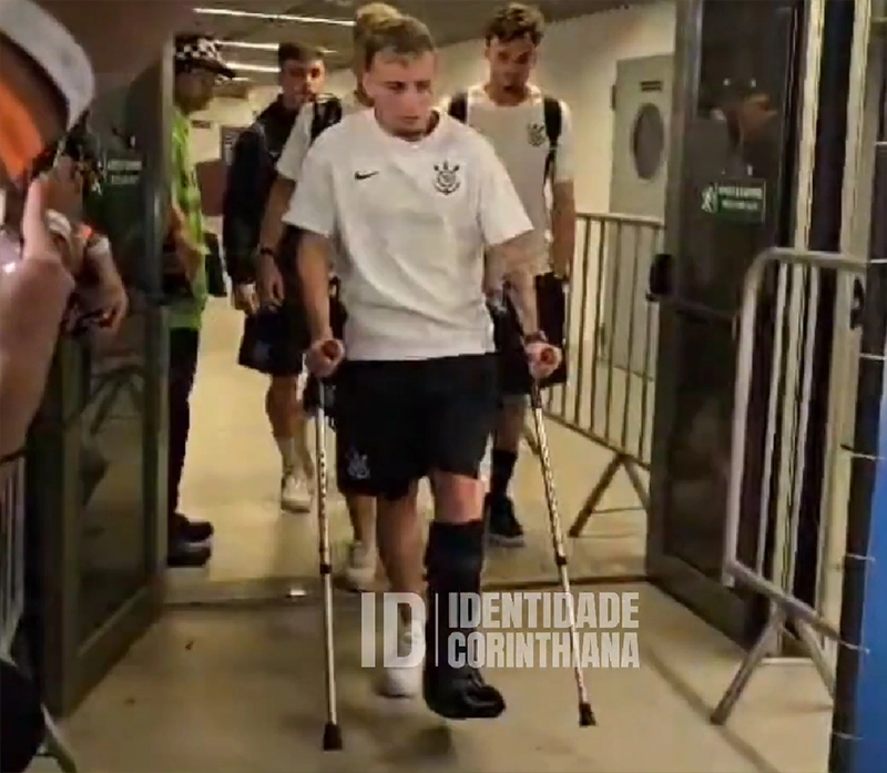 ryan-deixa-maracana-de-muletas-e-vira-preocupacao-para-o-corinthians