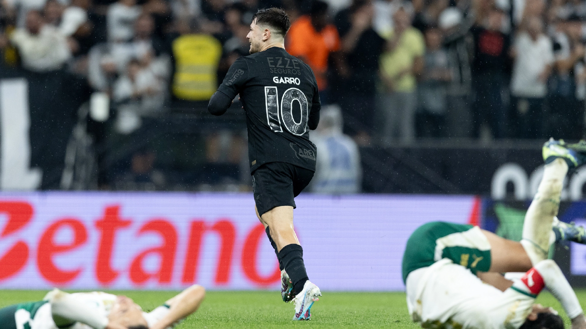 em-casa-corinthians-vence-palmeiras-e-se-recupera-no-brasileirao