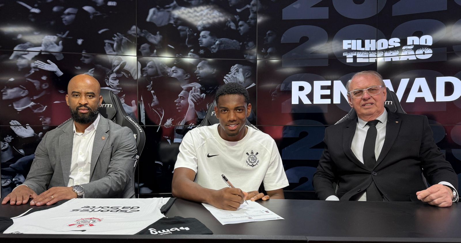 corinthians_renova_andre_base