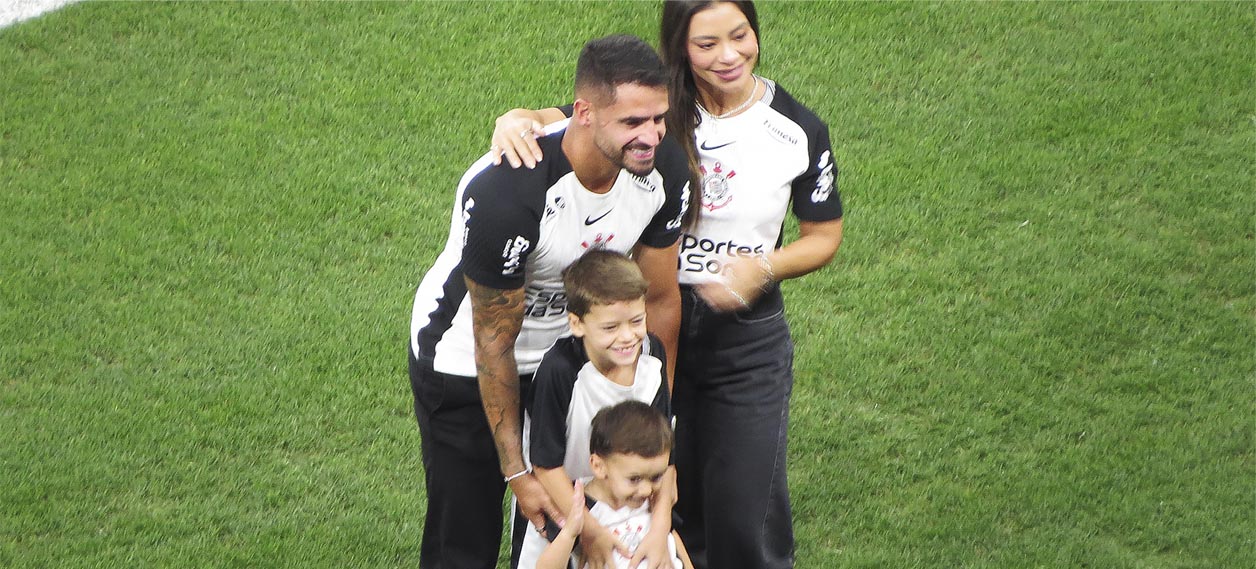 corinthians_renato_augusto_homenagem_arena_fiel