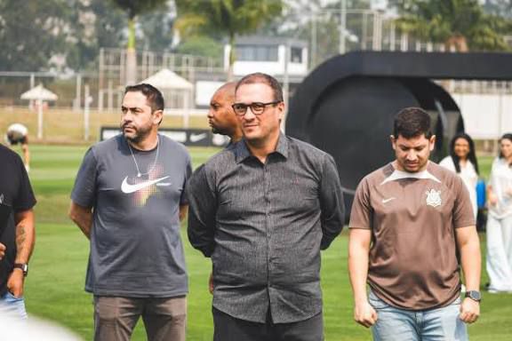 alex_brasil_demitido_do_Corinthians_executivo_de_base