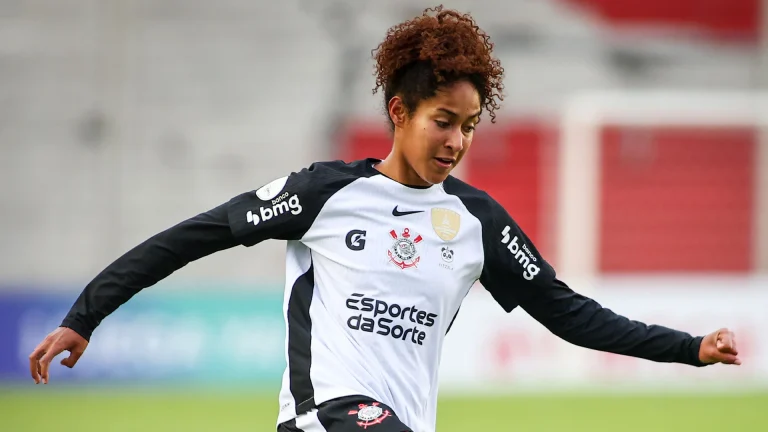 gi-fernandes-projeta-proximos-anos-no-corinthians-apos-renovar-contrato