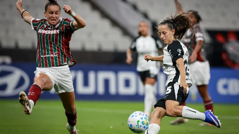 brasileirao-feminino-corinthians-vacila-no-final-e-cede-empate-ao-fluminense