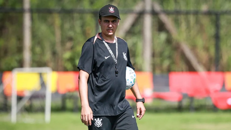 lucas-piccinato-nao-e-mais-tecnico-do-corinthians-feminino