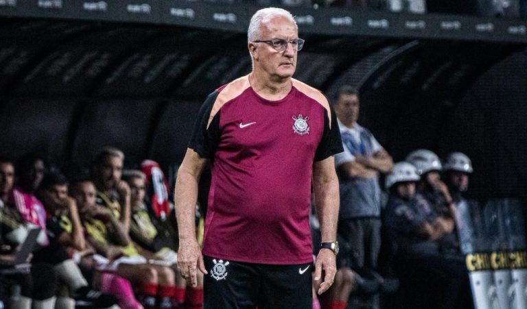 Dorival Júnior tem aproveitamento menor que 50% em casa pelo Brasileirão