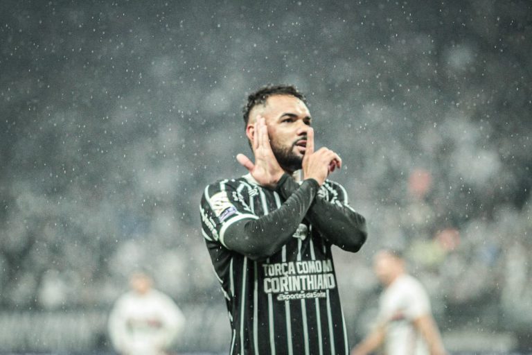 Raniele se firma como peça-chave do Corinthians