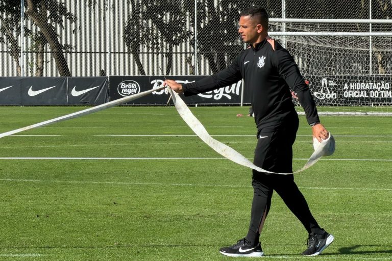 Corinthians anuncia reforço na comissão durante pré-temporada