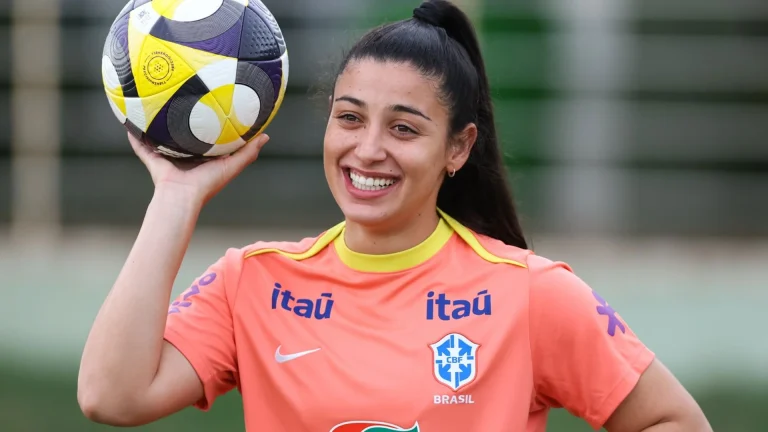 meia-do-corinthians-duda-sampaio-comemora-marca-expressiva-com-a-camisa-do-brasil