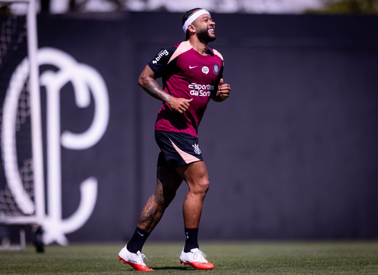 Corinthians treina para decisão e Memphis volta ao CT